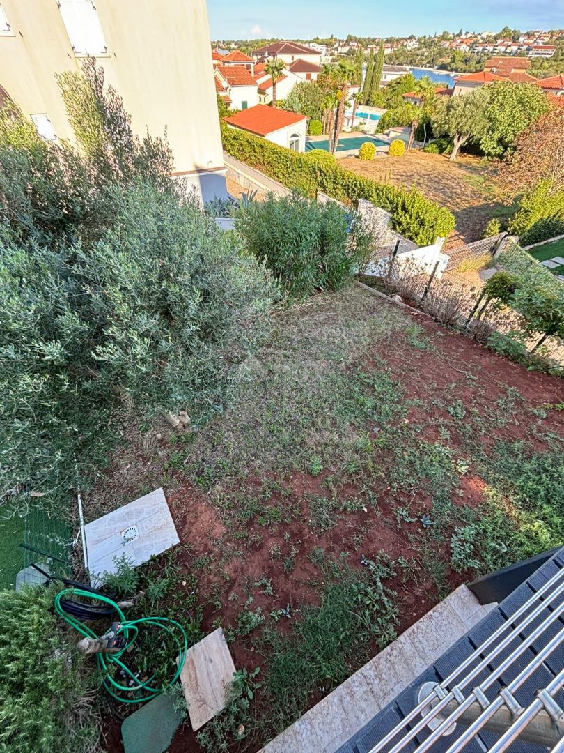 ISTRIA, BANJOLE - Una bellissima casetta con giardino e terrazzo vista mare!