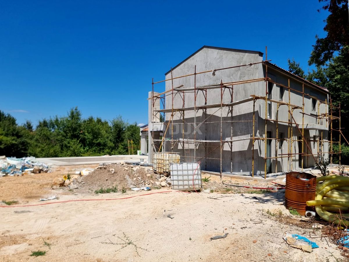 ISTRIA, LABIN - Casa immacolata con piscina ai margini del villaggio