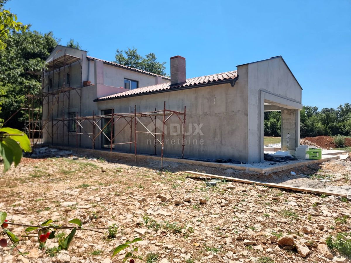 ISTRIA, LABIN - Casa immacolata con piscina ai margini del villaggio