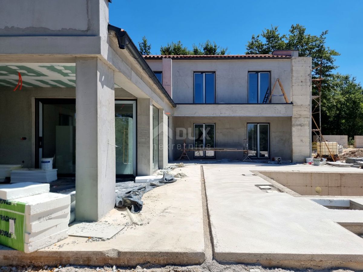 ISTRIA, LABIN - Casa immacolata con piscina ai margini del villaggio