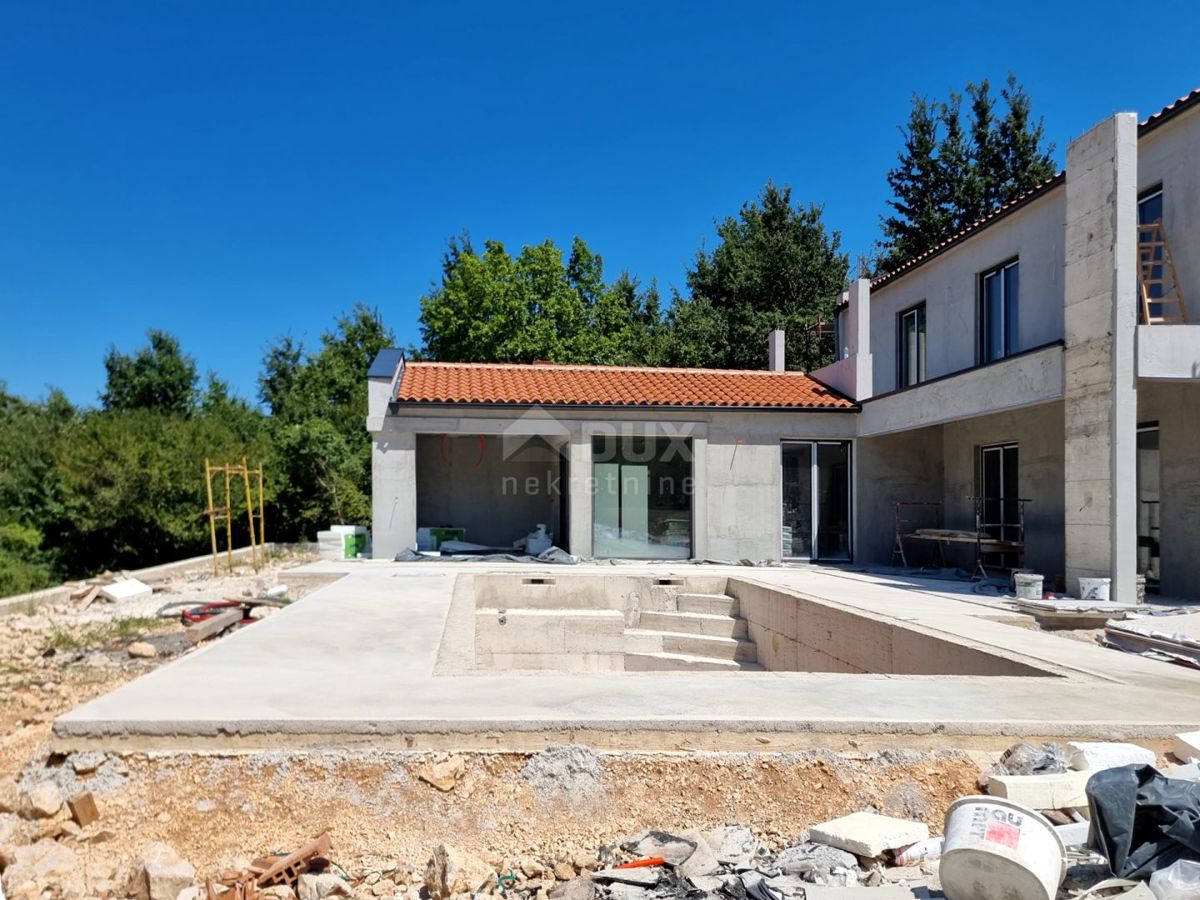 ISTRIA, LABIN - Casa immacolata con piscina ai margini del villaggio