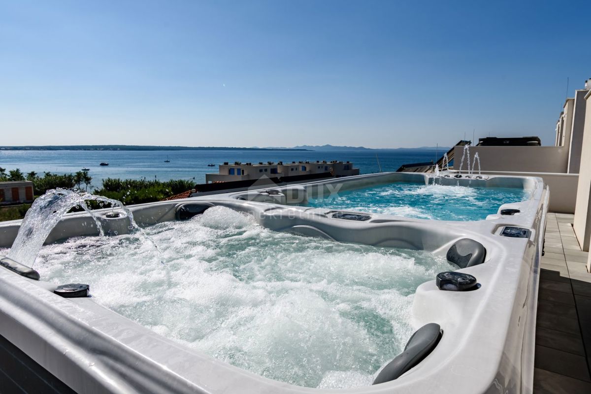 ZADAR, PRIVLAKA - La villa dei tuoi sogni: vista mare, jacuzzi sul tetto e solo 100 m dalla spiaggia! R5