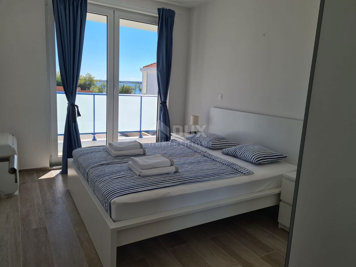 ZADAR, PRIVLAKA - La villa dei tuoi sogni: vista mare, jacuzzi sul tetto e solo 100 m dalla spiaggia! R5