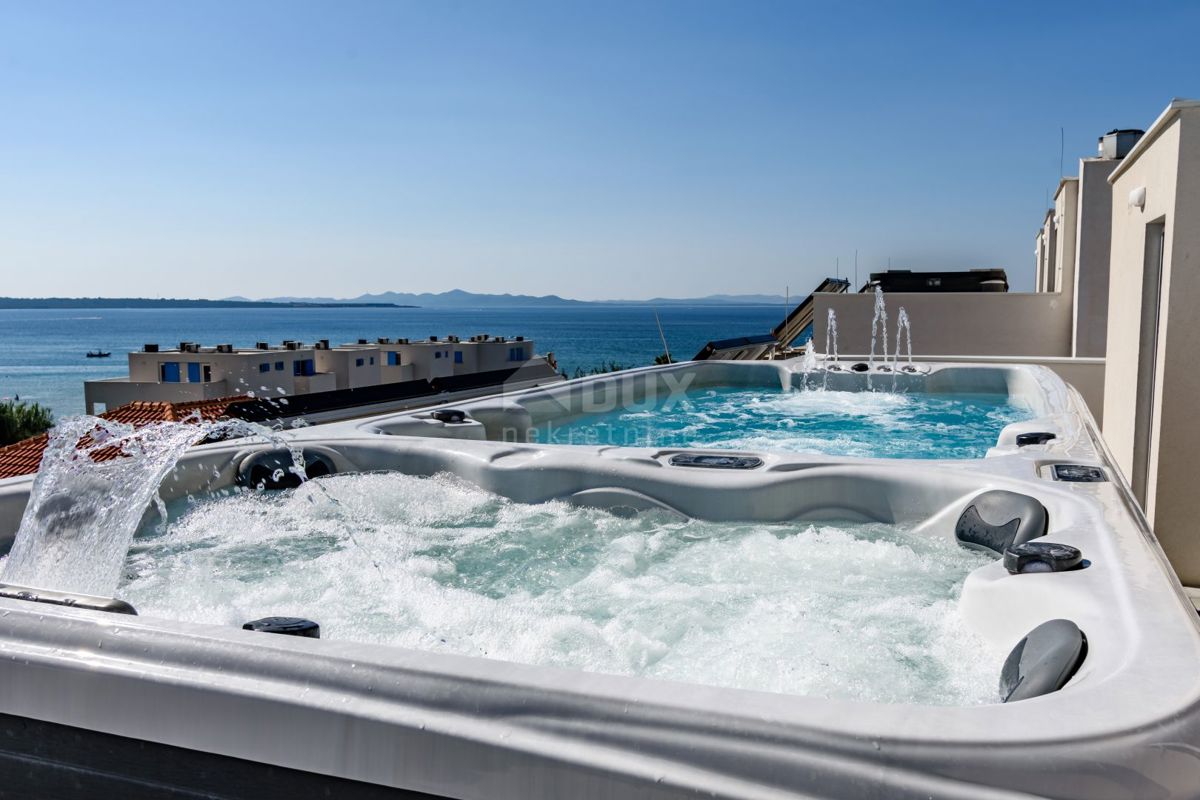 ZADAR, PRIVLAKA - La villa dei tuoi sogni: vista mare, jacuzzi sul tetto e solo 100 m dalla spiaggia! R5