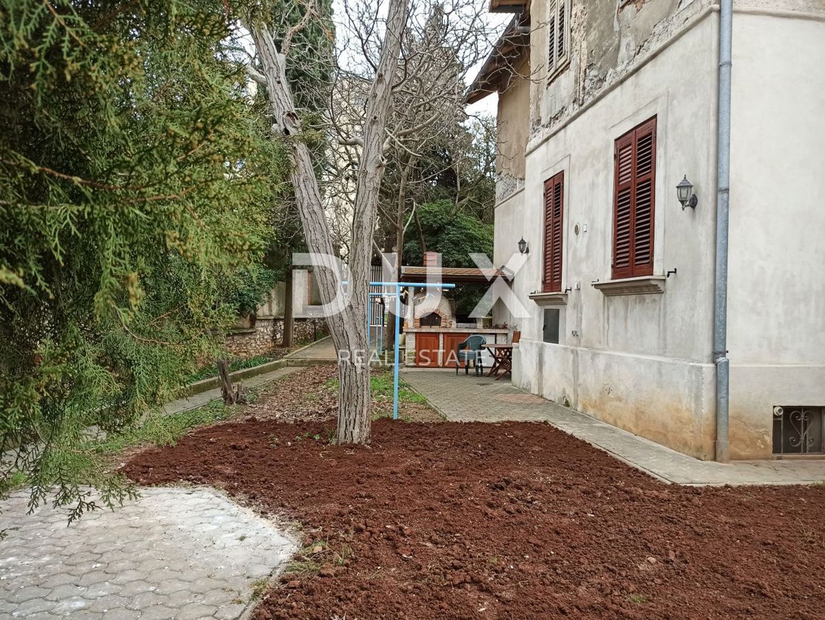 ISTRIA, PULA - Villa austro-ungarica da ristrutturare vicino al mare 