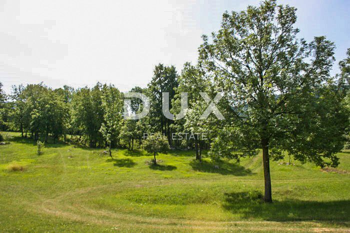 LIKA, VRHOVINE - Attraente terreno di 12.850 m2 nelle zone T1 e T2!