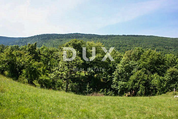 LIKA, VRHOVINE - Attraente terreno di 12.850 m2 nelle zone T1 e T2!
