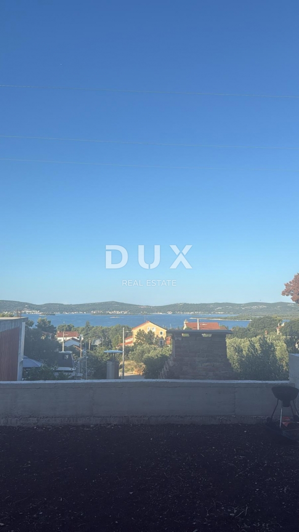 ZADAR, SVETI FILIP I JAKOV - Nuovo edificio completamente arredato con 220 m2 di giardino e vista mare!