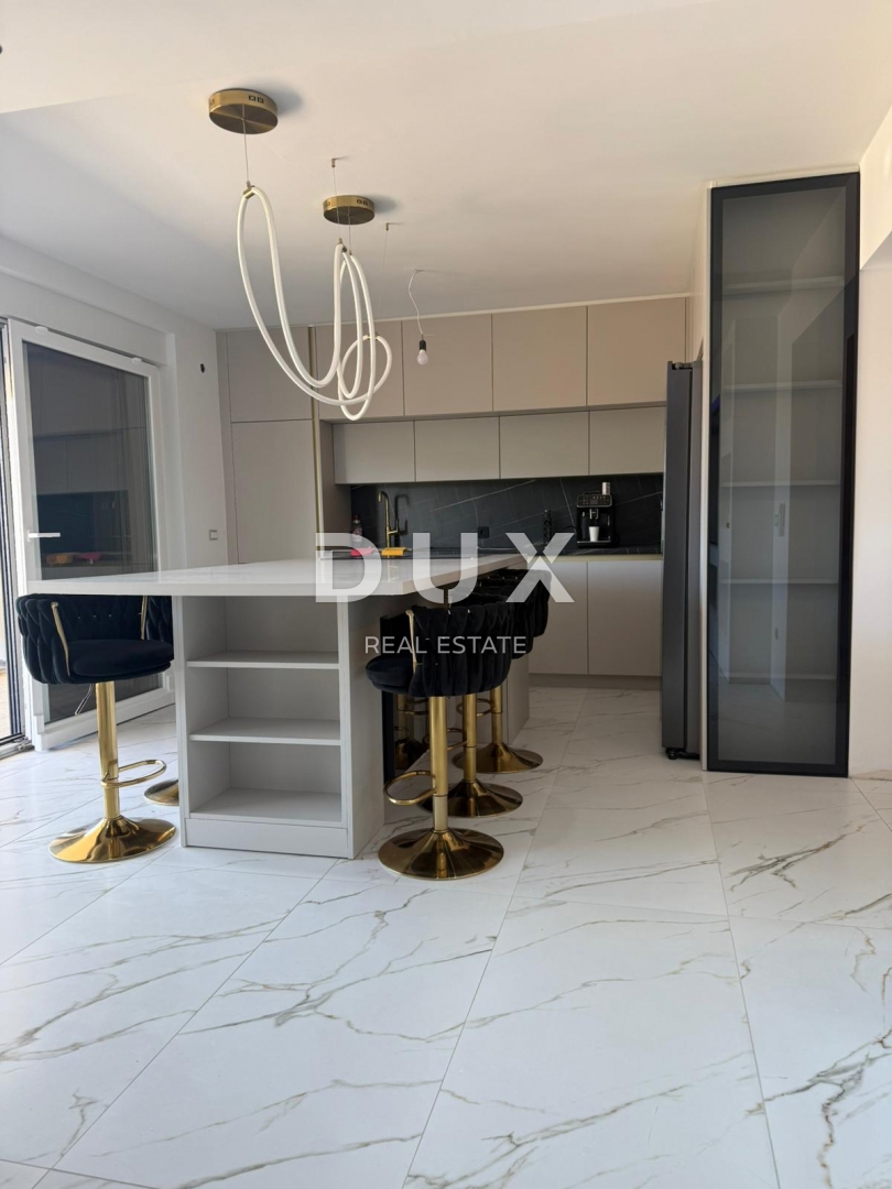 ZADAR, SVETI FILIP I JAKOV - Nuovo edificio completamente arredato con 220 m2 di giardino e vista mare!