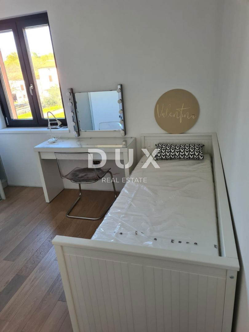 ISTRIA, PARENZO - Appartamento al primo piano con vista mare