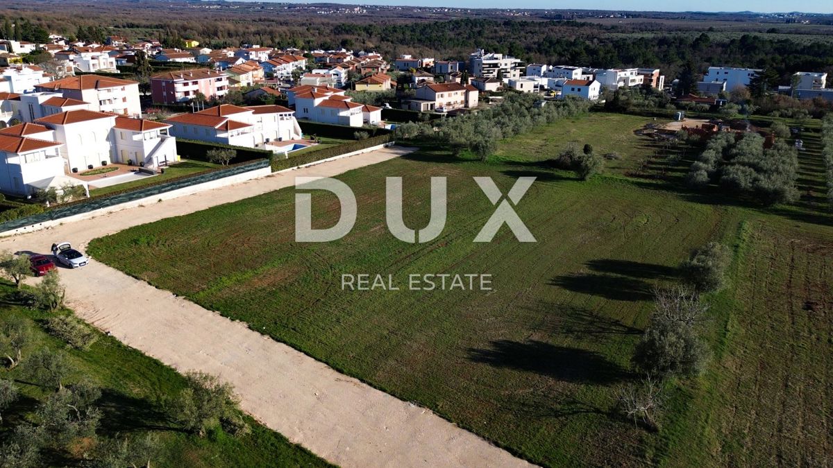 ISTRIA, PARENZO - Villa unica con quattro unità abitative separate