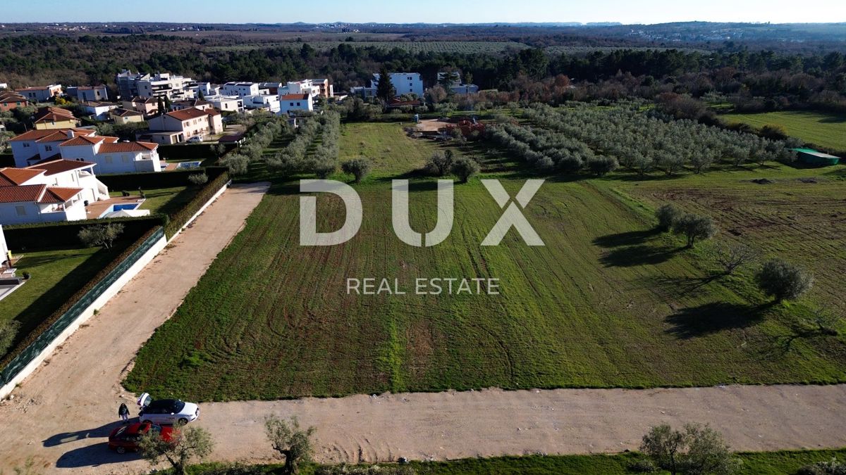 ISTRIA, PARENZO - Villa unica con quattro unità abitative separate