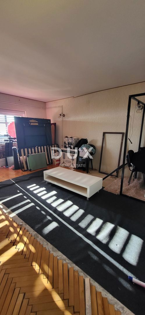 RUKAVAC, MATULJI - casa indipendente con 2 appartamenti + garage + taverna da ristrutturare