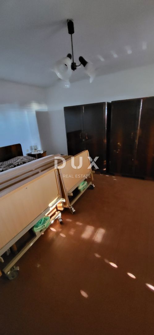 RUKAVAC, MATULJI - casa indipendente con 2 appartamenti + garage + taverna da ristrutturare