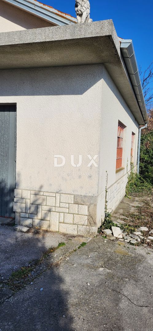 RUKAVAC, MATULJI - casa indipendente con 2 appartamenti + garage + taverna da ristrutturare