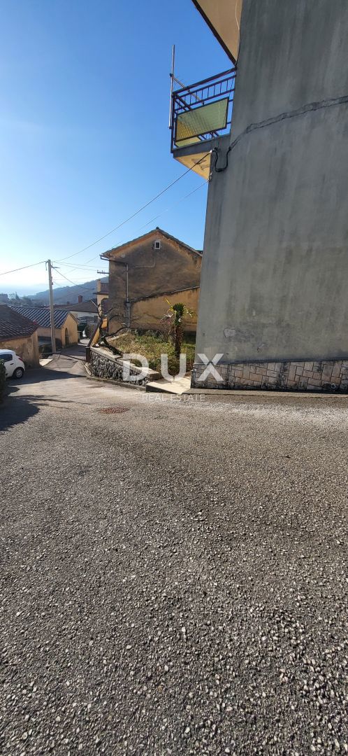 RUKAVAC, MATULJI - casa indipendente con 2 appartamenti + garage + taverna da ristrutturare