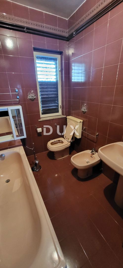 RUKAVAC, MATULJI - casa indipendente con 2 appartamenti + garage + taverna da ristrutturare