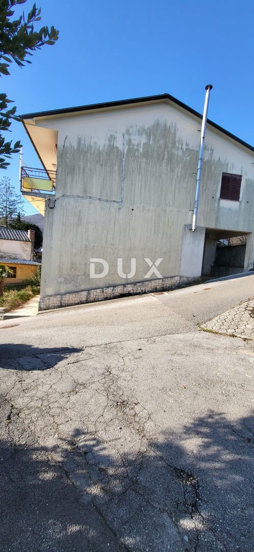 RUKAVAC, MATULJI - casa indipendente con 2 appartamenti + garage + taverna da ristrutturare