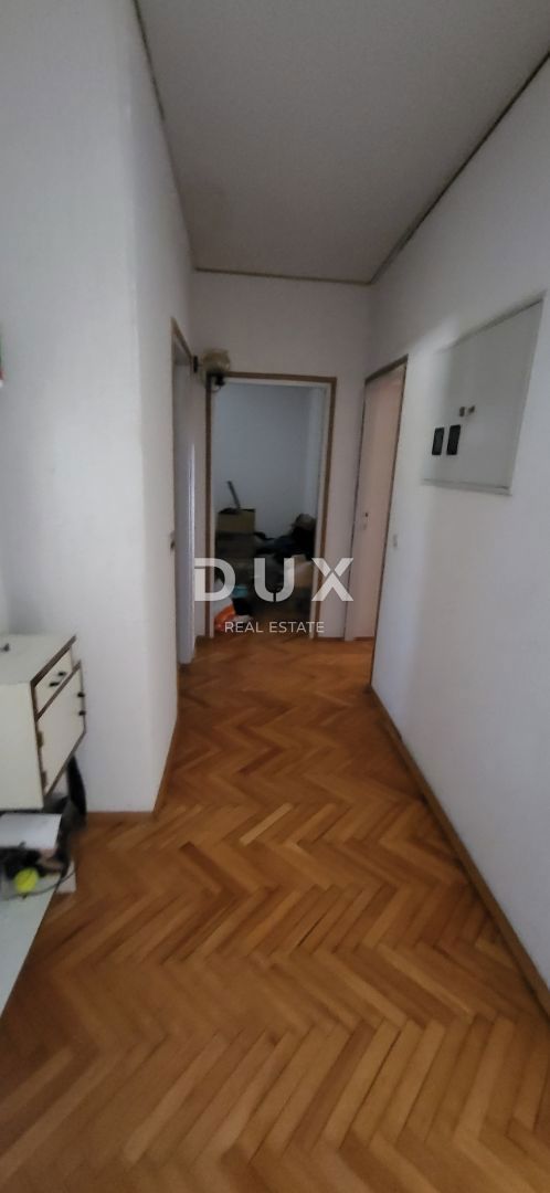 RUKAVAC, MATULJI - casa indipendente con 2 appartamenti + garage + taverna da ristrutturare