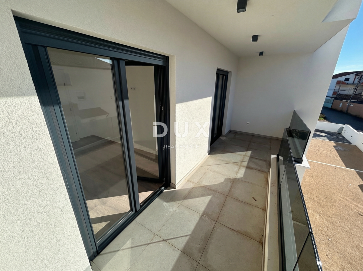 ŠIBENIK, VODICE – Appartamento duplex con giardino in posizione tranquilla