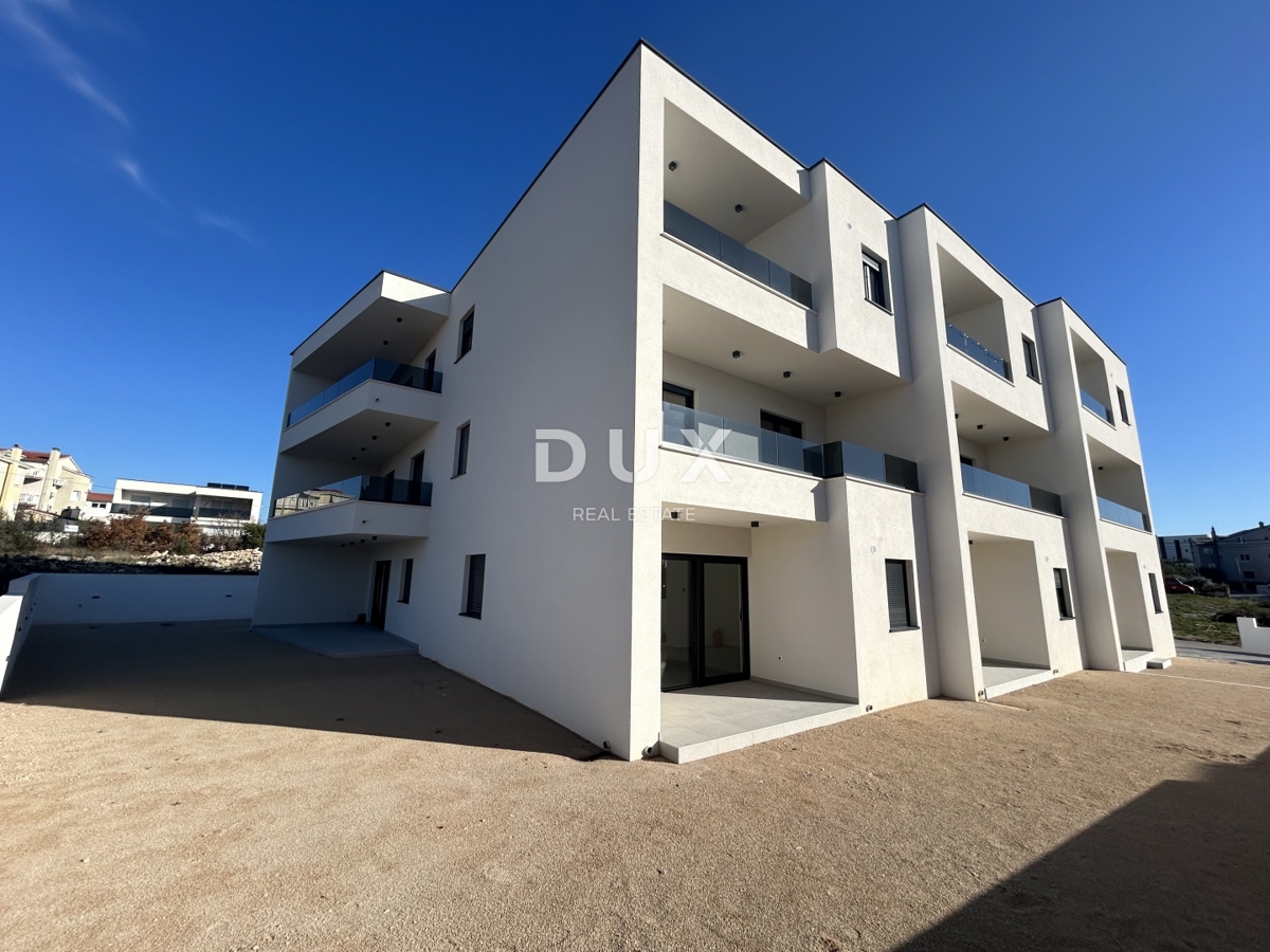 ŠIBENIK, VODICE – Appartamento duplex con giardino in posizione tranquilla