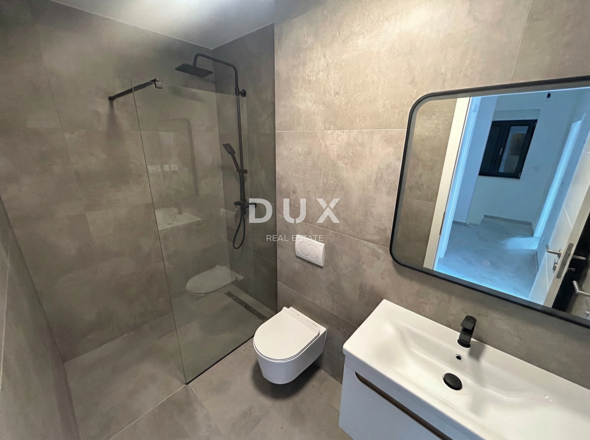 ŠIBENIK, VODICE – Appartamento duplex con giardino in posizione tranquilla