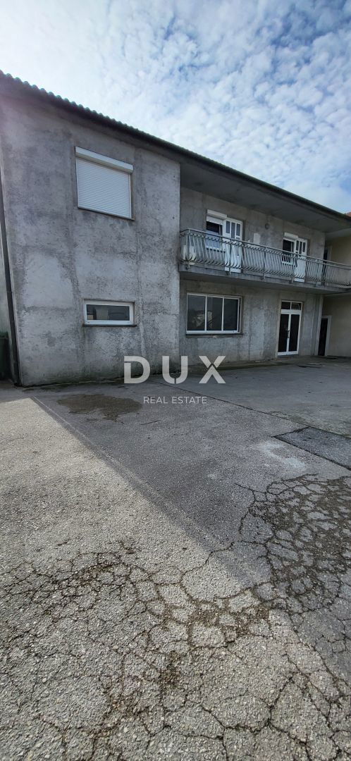 ČAVLE - Casa con 6 appartamenti e 2 locali commerciali