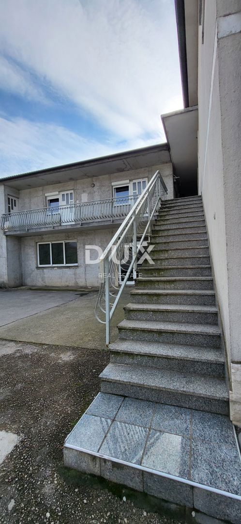 ČAVLE - Casa con 6 appartamenti e 2 locali commerciali