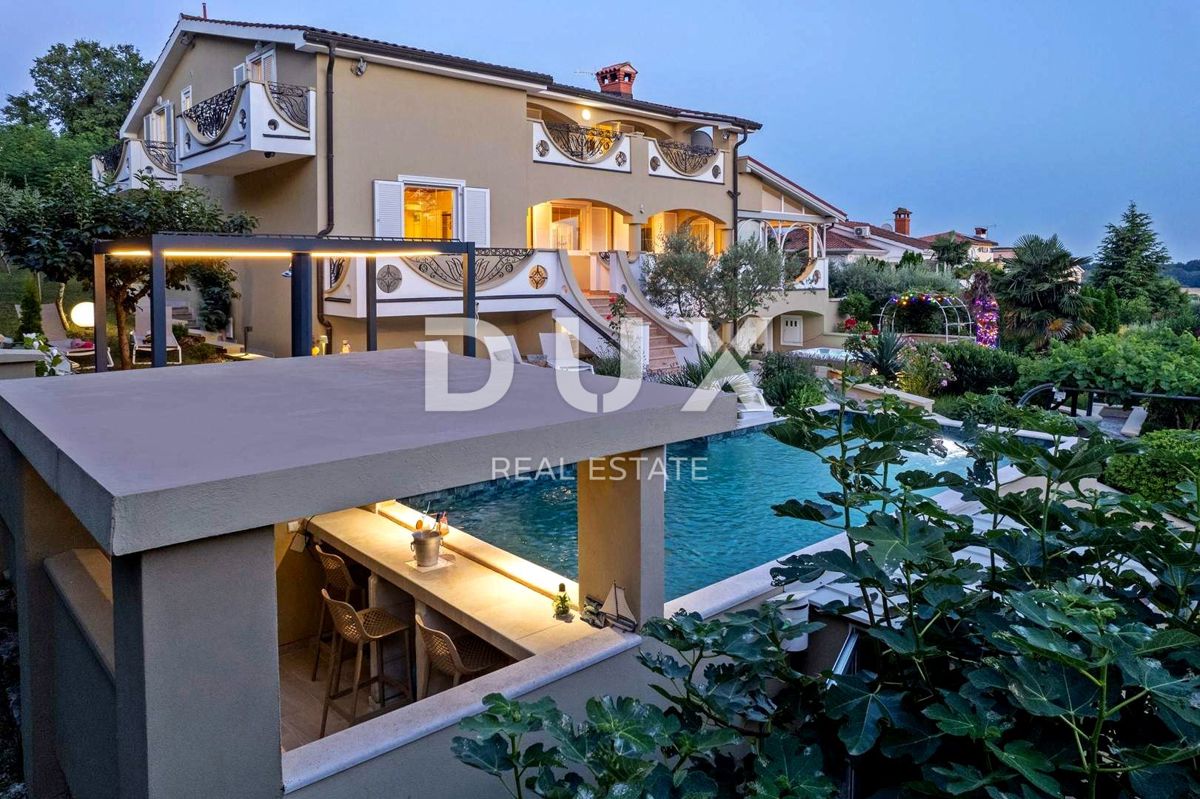 ISTRIA, PARENZO - Spaziosa casa con piscina ai margini del villaggio