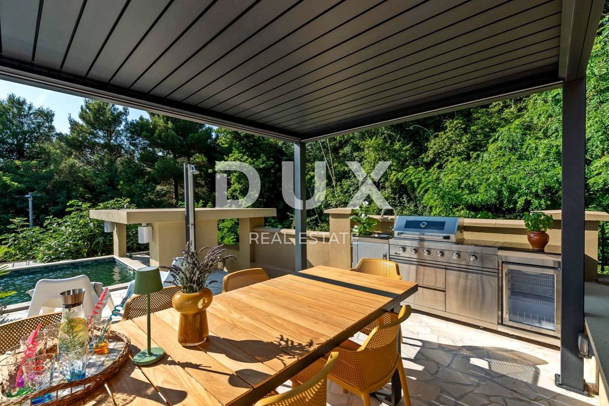 ISTRIA, PARENZO - Spaziosa casa con piscina ai margini del villaggio