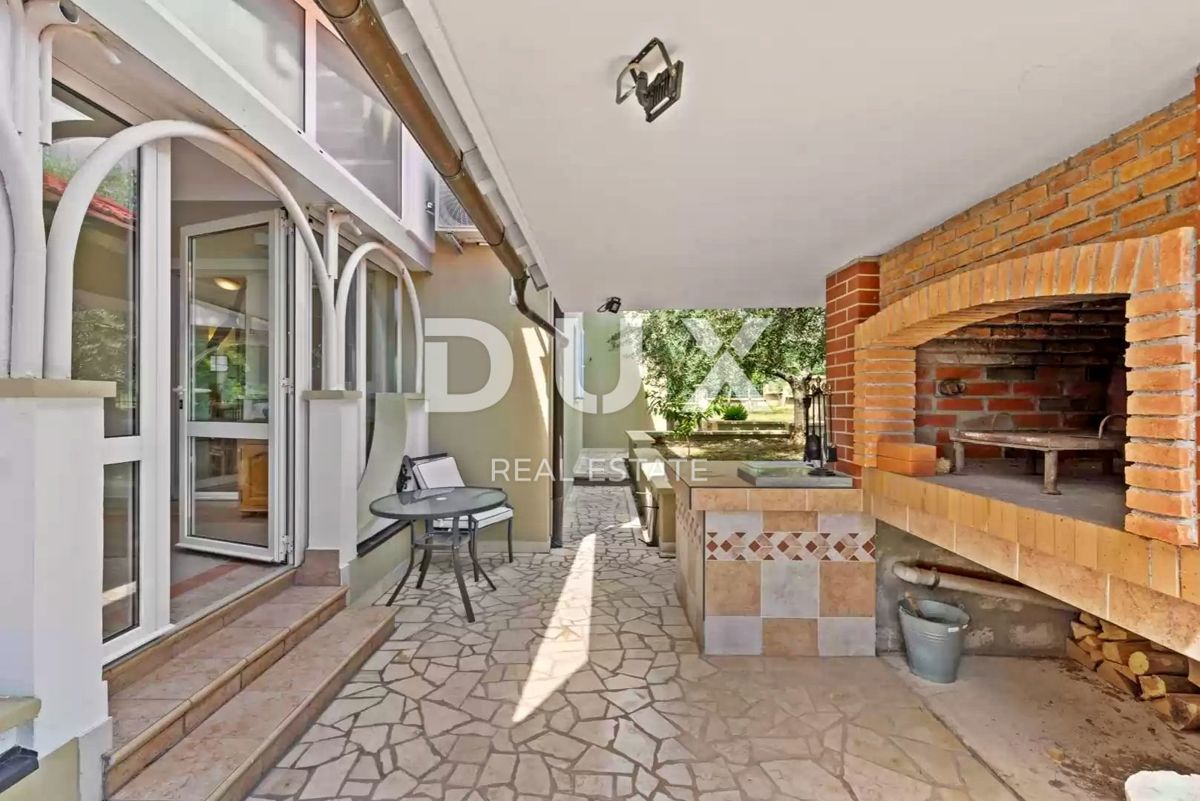 ISTRIA, PARENZO - Spaziosa casa con piscina ai margini del villaggio