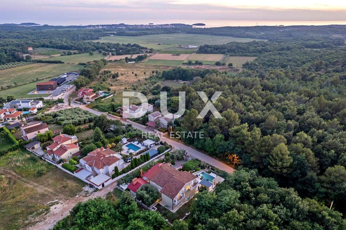 ISTRIA, PARENZO - Spaziosa casa con piscina ai margini del villaggio