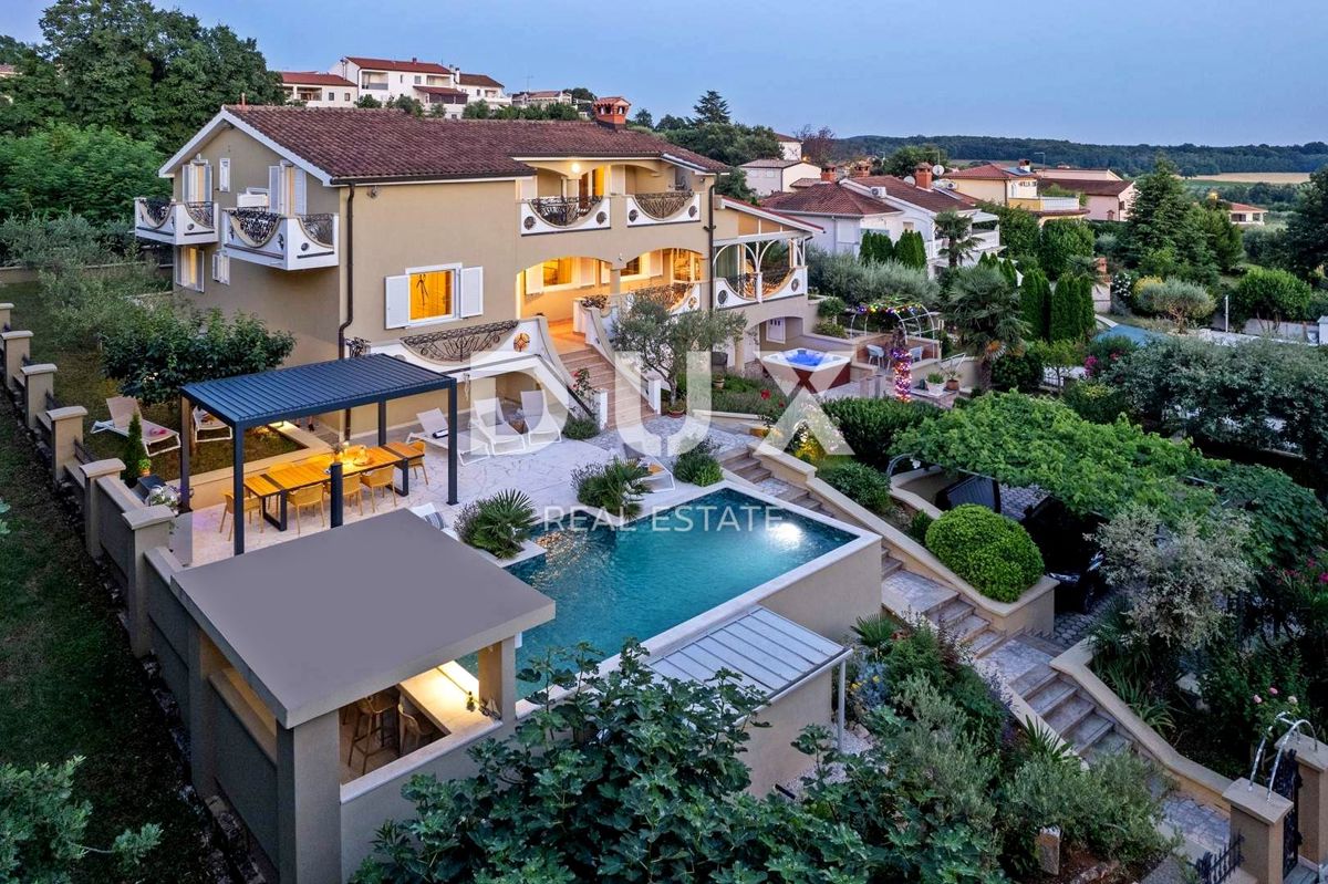 ISTRIA, PARENZO - Spaziosa casa con piscina ai margini del villaggio