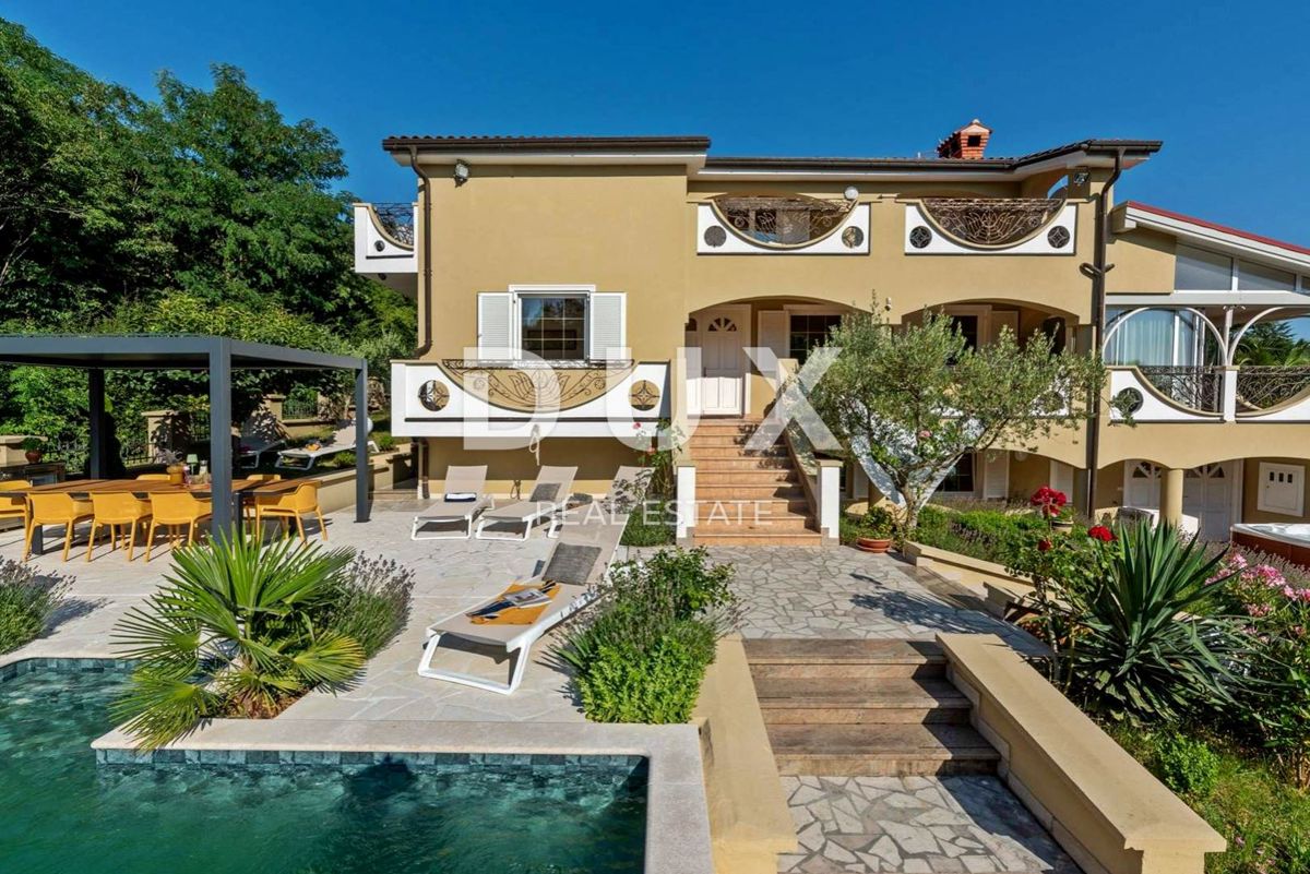 ISTRIA, PARENZO - Spaziosa casa con piscina ai margini del villaggio