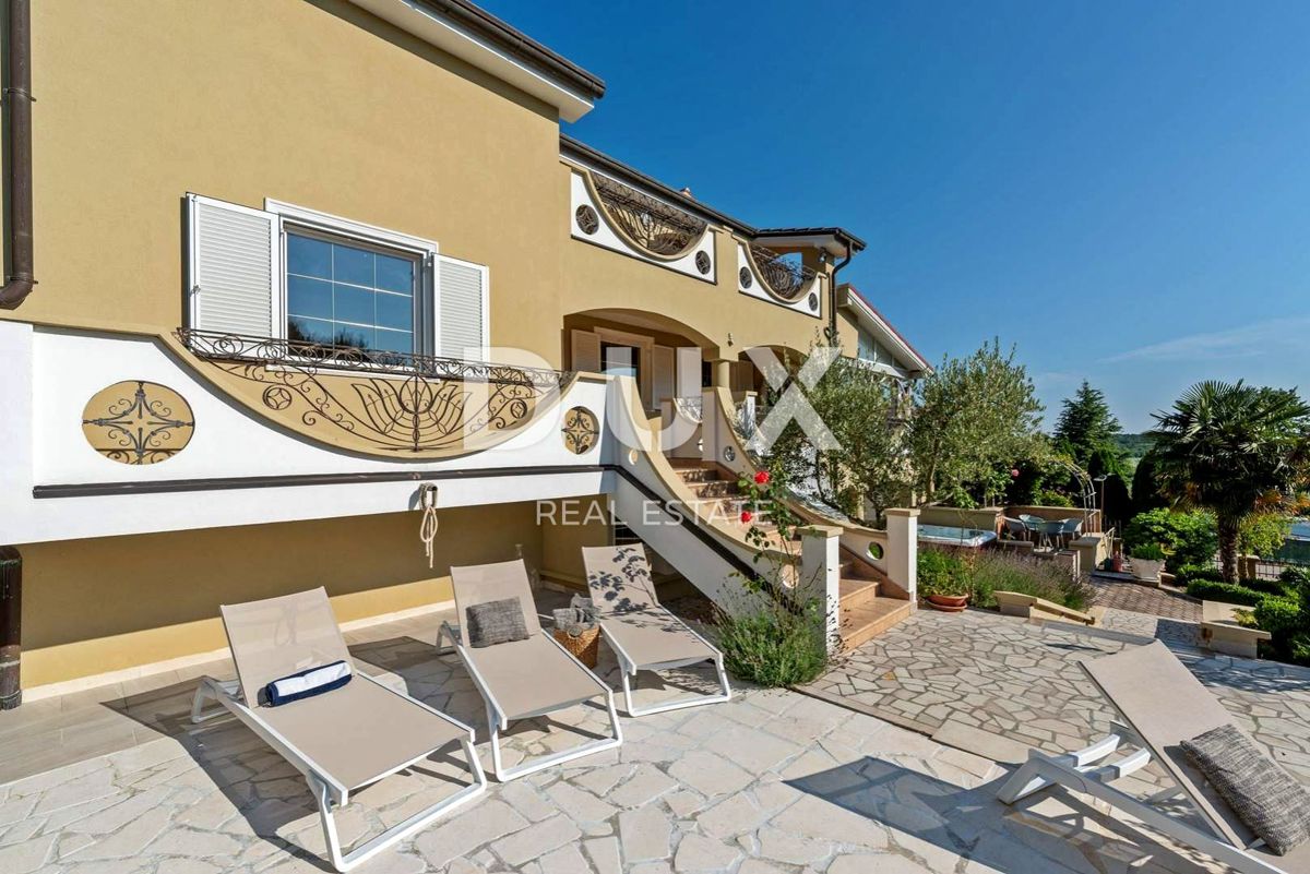 ISTRIA, PARENZO - Spaziosa casa con piscina ai margini del villaggio