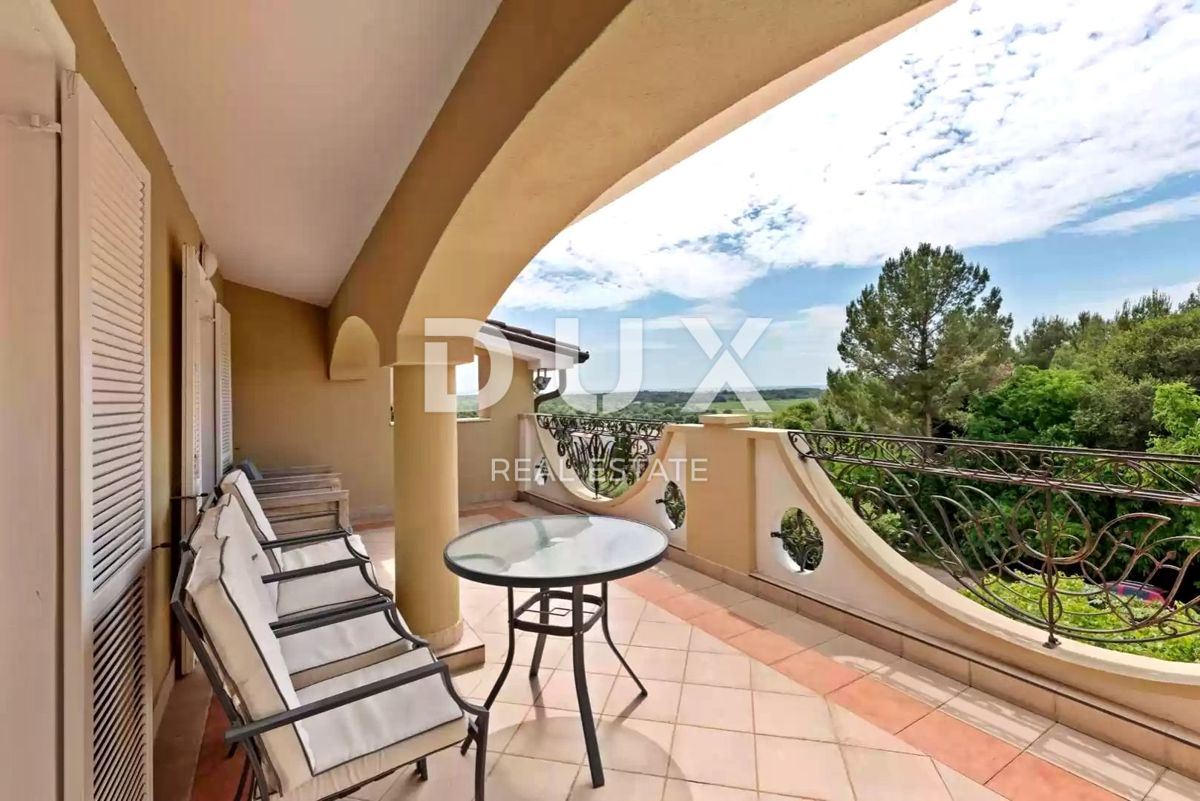 ISTRIA, PARENZO - Spaziosa casa con piscina ai margini del villaggio