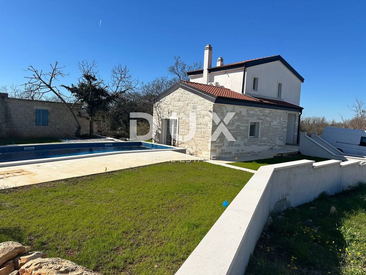 ISTRIA, PARENZO - Casa con piscina in posizione tranquilla