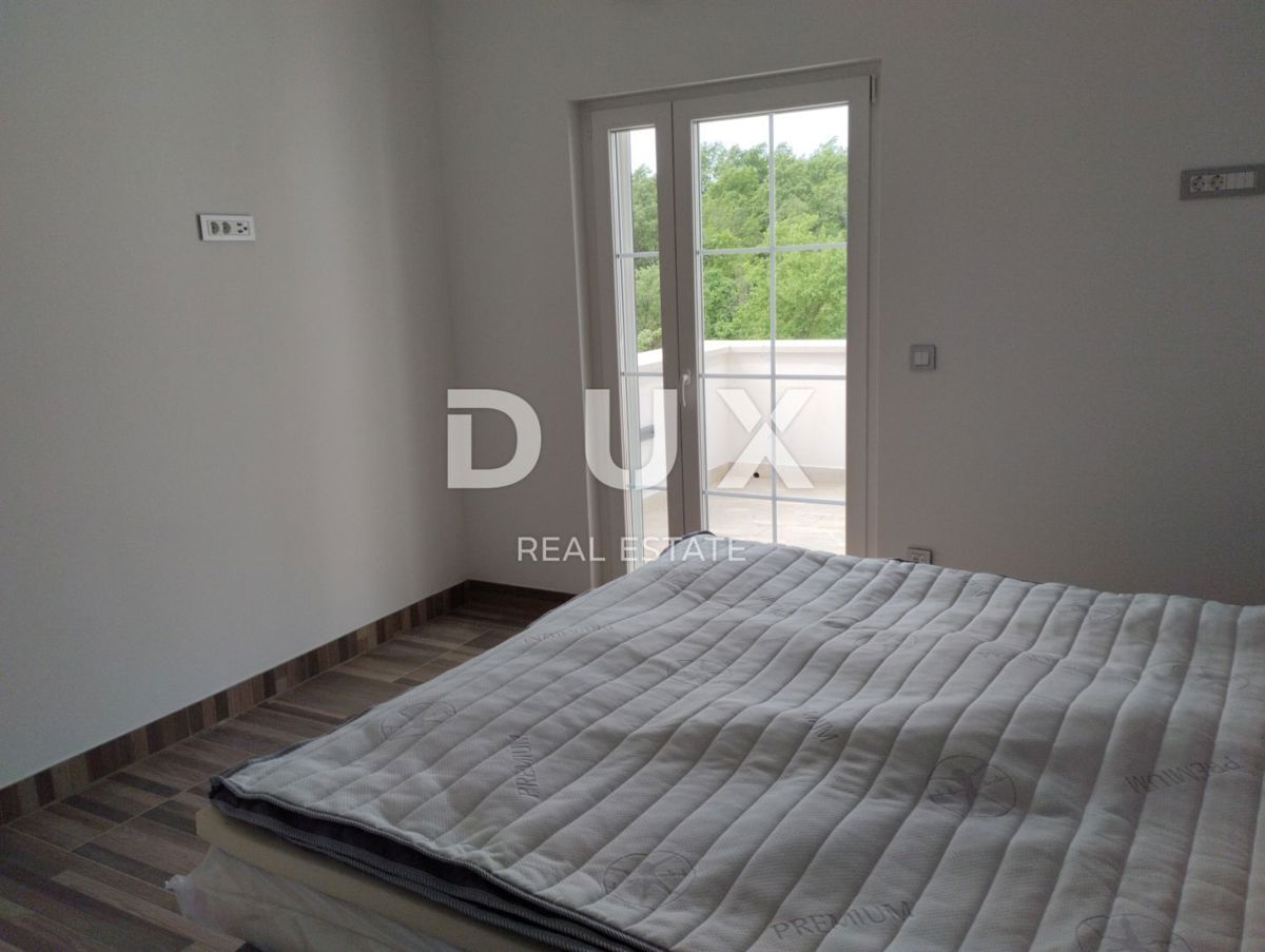 ISTRIA, PARENZO - Casa con piscina in posizione tranquilla