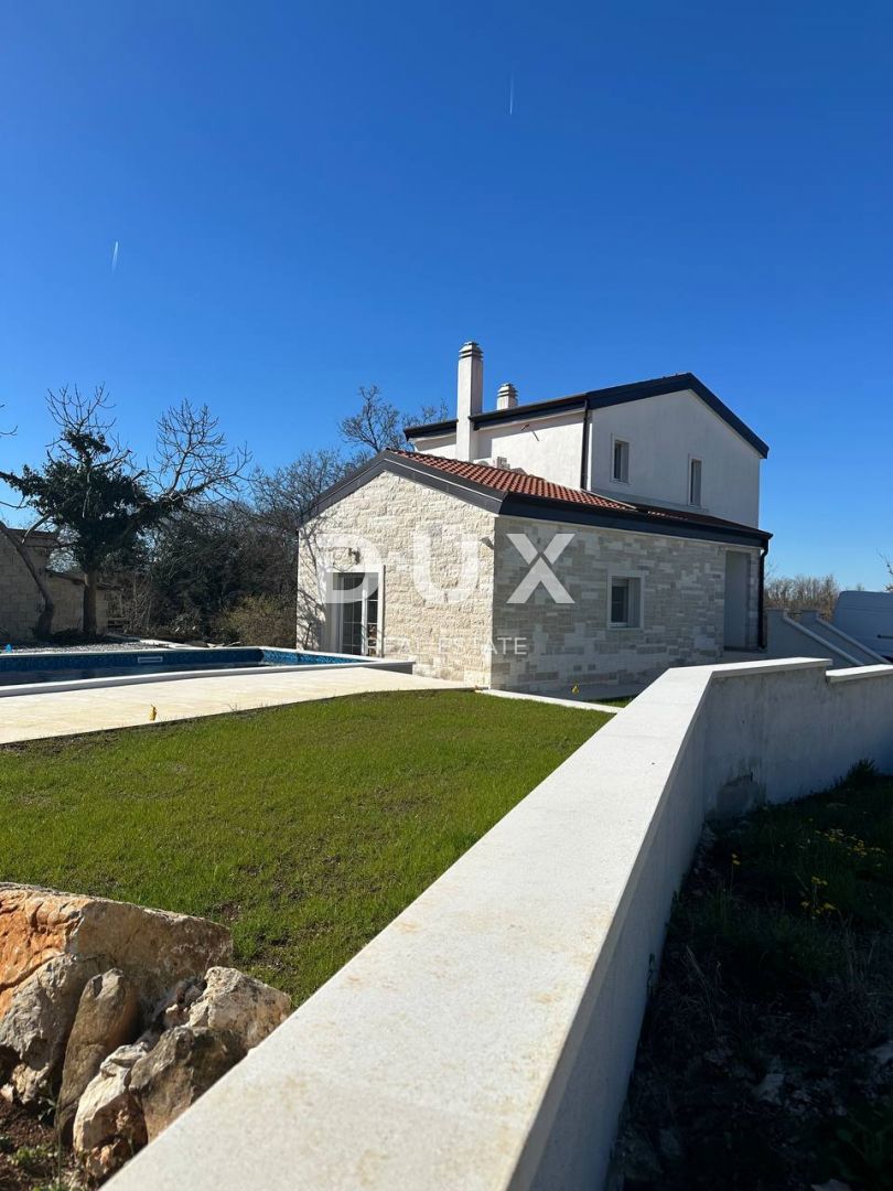 ISTRIA, PARENZO - Casa con piscina in posizione tranquilla