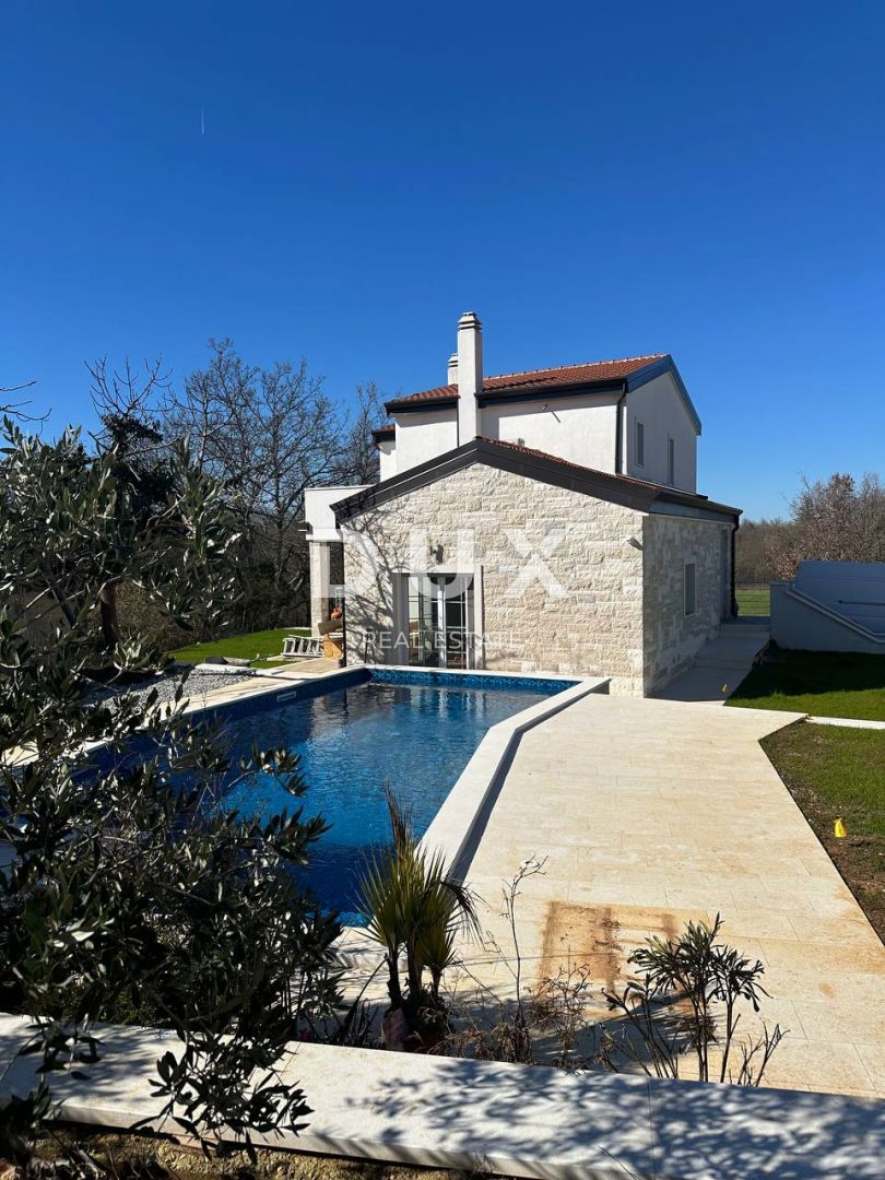 ISTRIA, PARENZO - Casa con piscina in posizione tranquilla