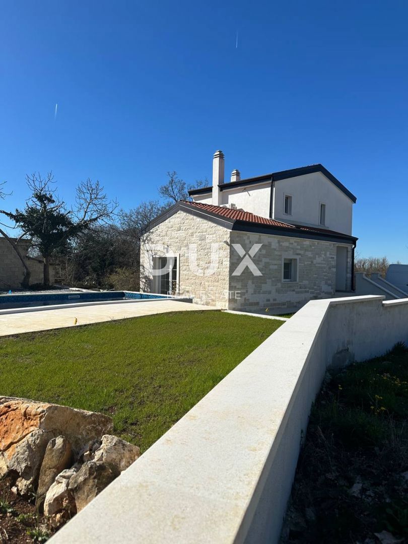 ISTRIA, PARENZO - Casa con piscina in posizione tranquilla