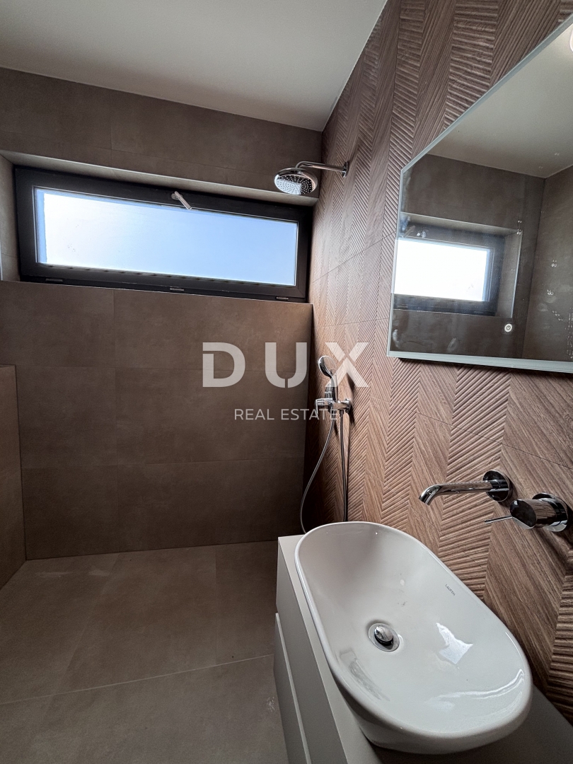 ZARA, KOŽINO - Attico unico a 100 metri dalla spiaggia con spettacolare vista sul mare e piscina riscaldata sulla terrazza panoramica! S4