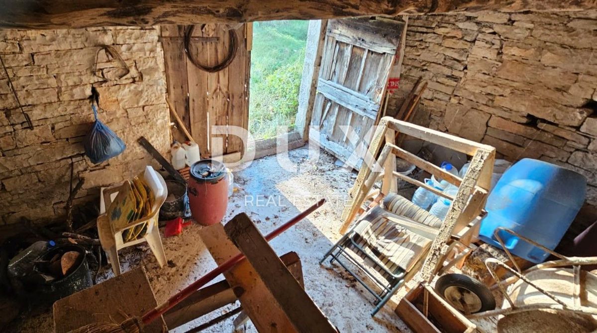 ISTRIA, OPRTALJ - Casa in pietra in una bellissima tenuta
