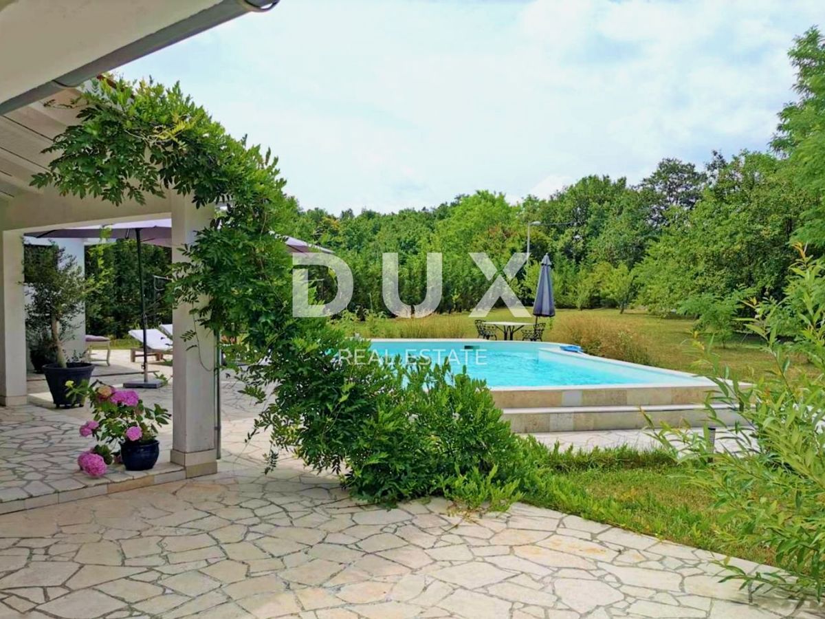 ISTRIA, LABIN - Casa in pietra con piscina ai margini del villaggio