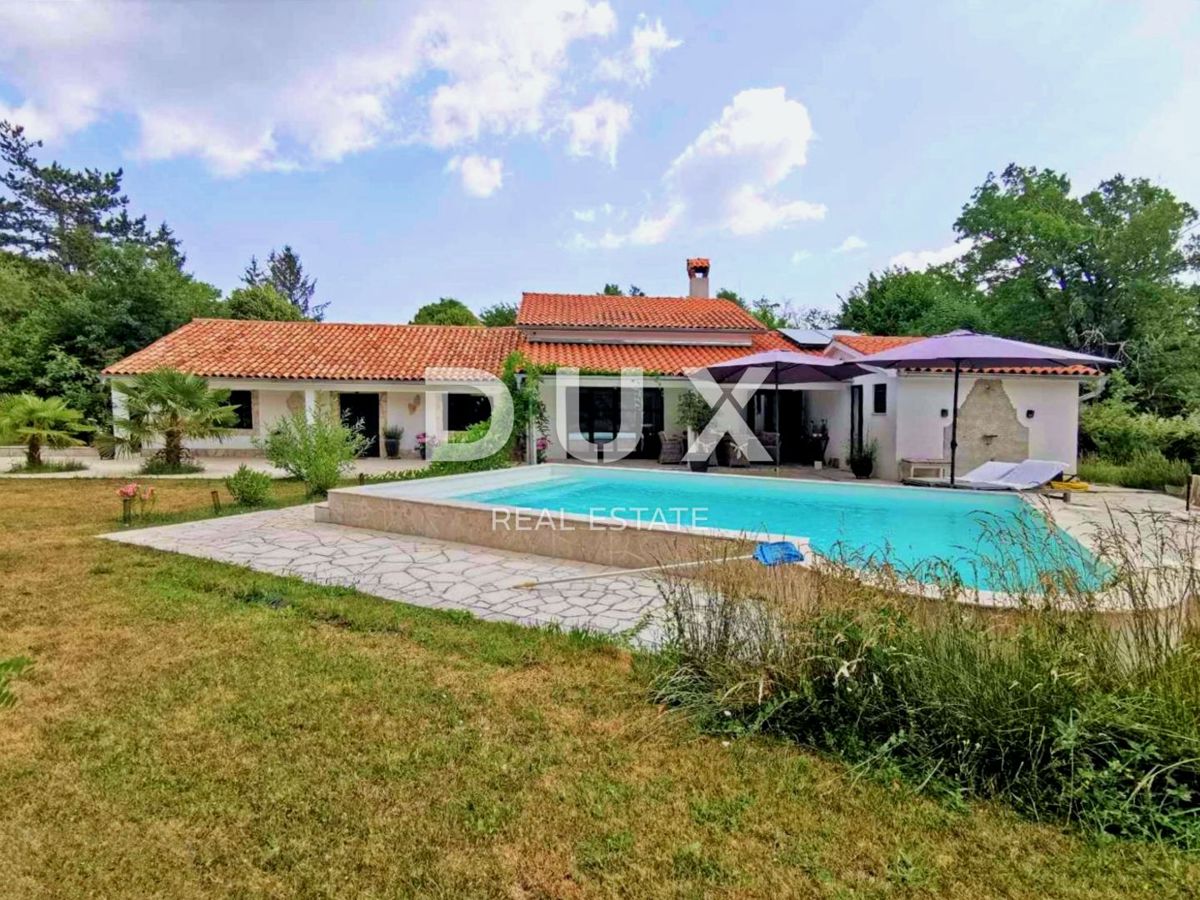ISTRIA, LABIN - Casa in pietra con piscina ai margini del villaggio