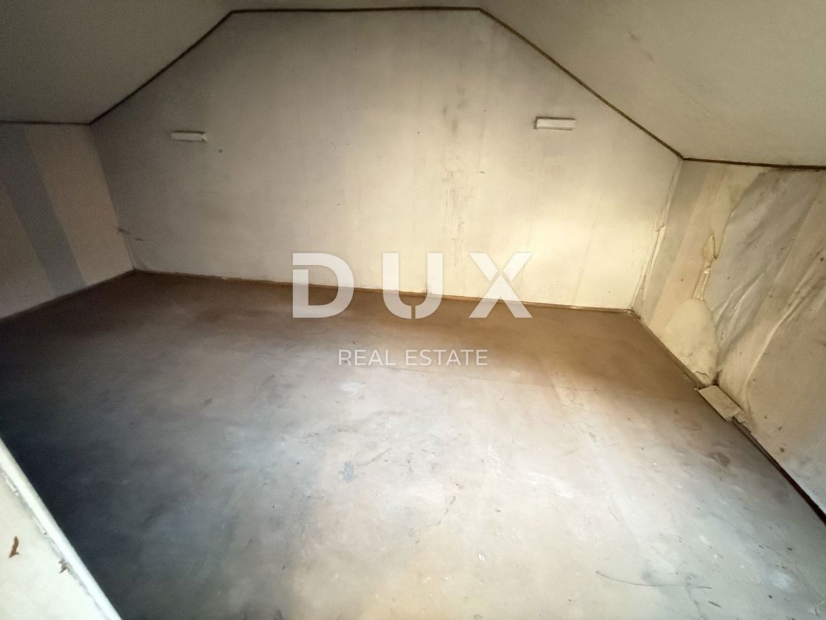 CRIKVENICA - Appartamento duplex da ristrutturare, 1a fila dal mare!
