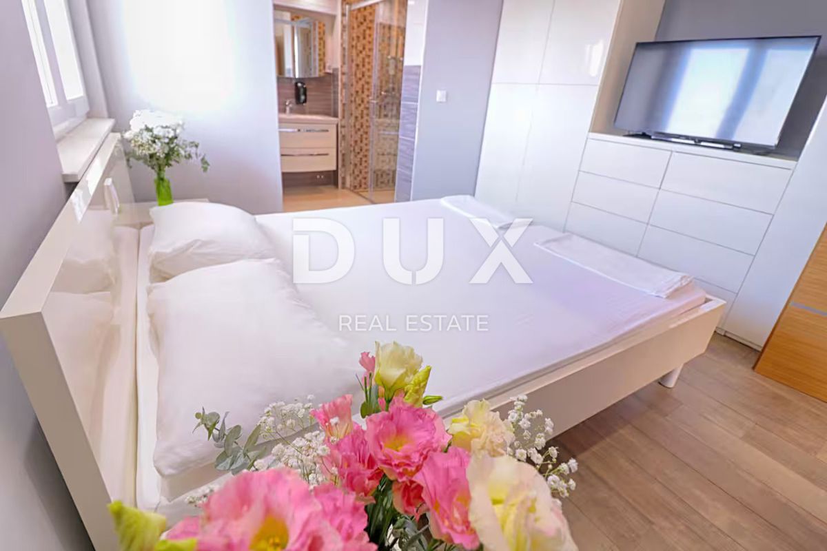 ISOLA DI PAG, NOVALJA - Appartamento con 3 camere da letto + soggiorno e piscina 