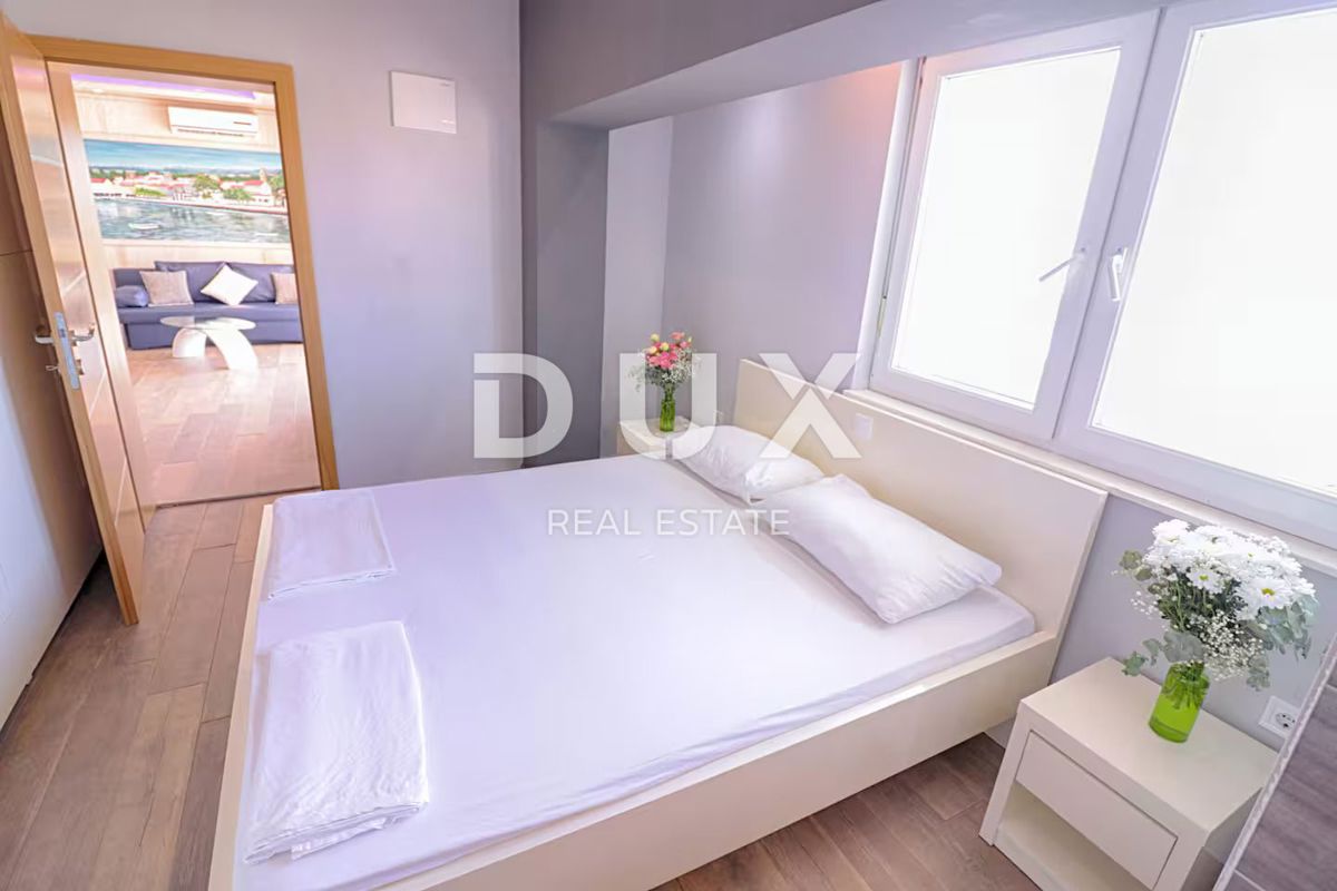 ISOLA DI PAG, NOVALJA - Appartamento con 3 camere da letto + soggiorno e piscina 