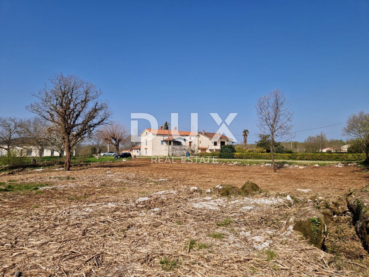 ISTRIA, PARENZO - L'ultimo complesso di terreni nella zona edificabile