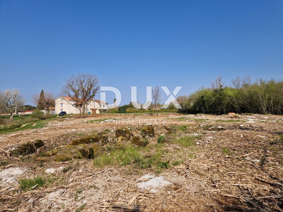 ISTRIA, PARENZO - L'ultimo complesso di terreni nella zona edificabile